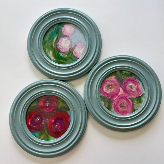 Framed Art in Wooden Circle Frame_