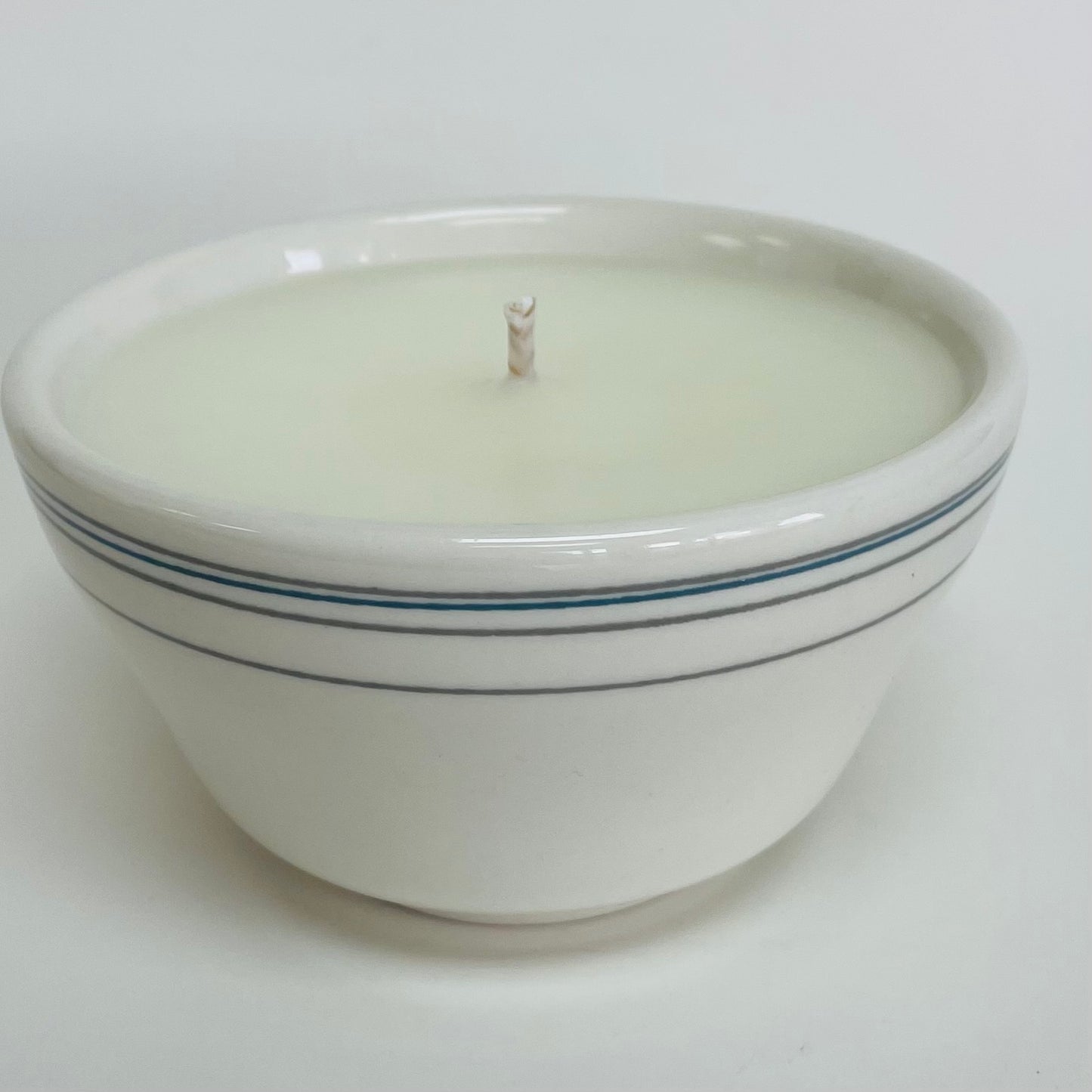 Lakeside Candle - Fresh Cotton, Ylang Ylang, Rosehip