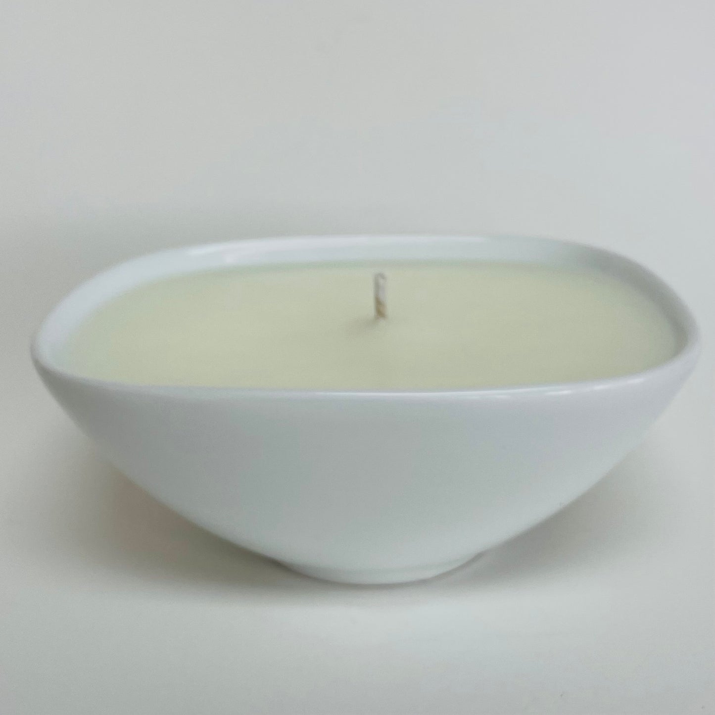 Lakeside Candle - Fresh Cotton, Ylang Ylang, Rosehip