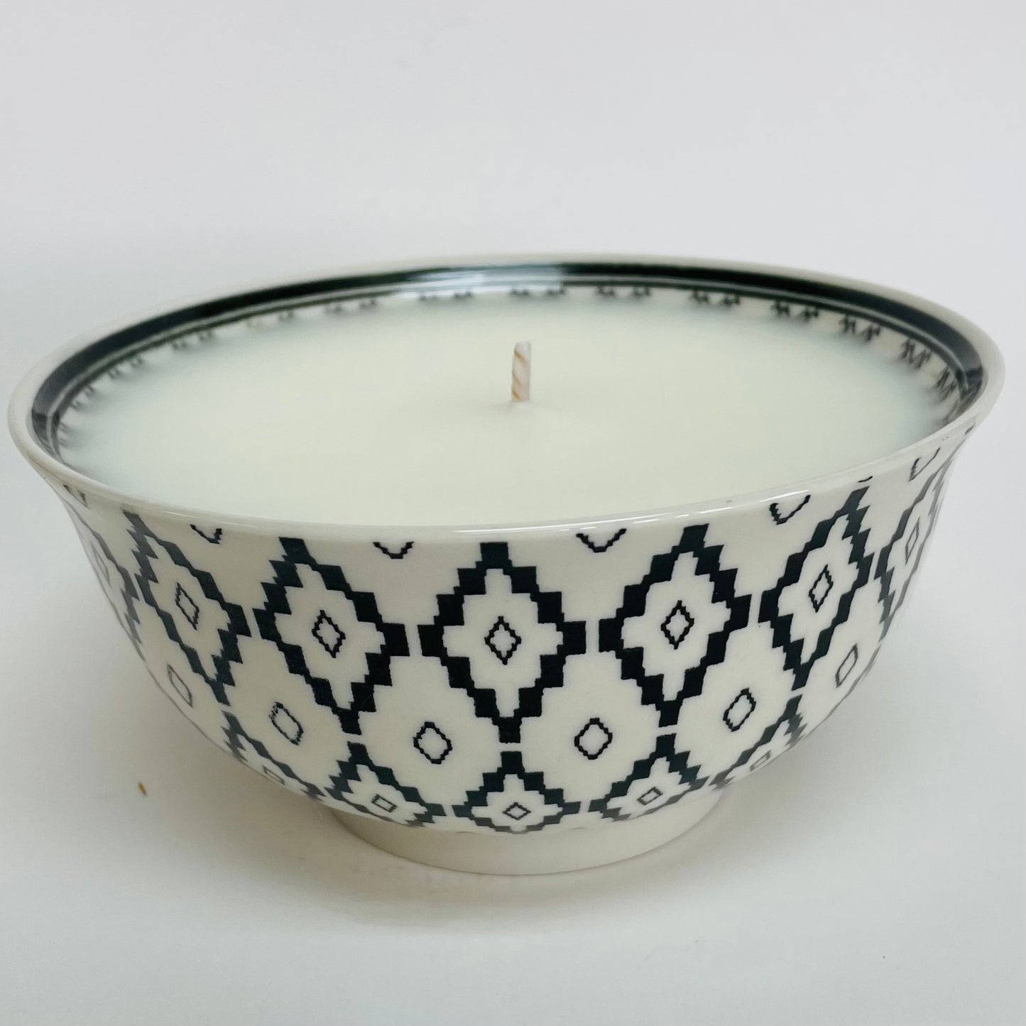 Lakeside Candle - Fresh Cotton, Ylang Ylang, Rosehip