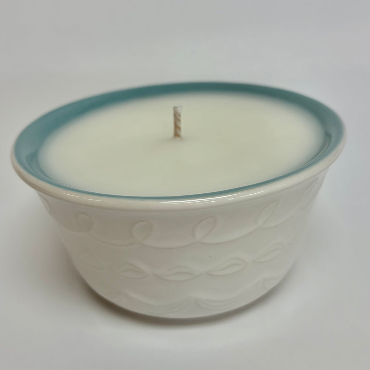 Lakeside Candle - Fresh Cotton, Ylang Ylang, Rosehip
