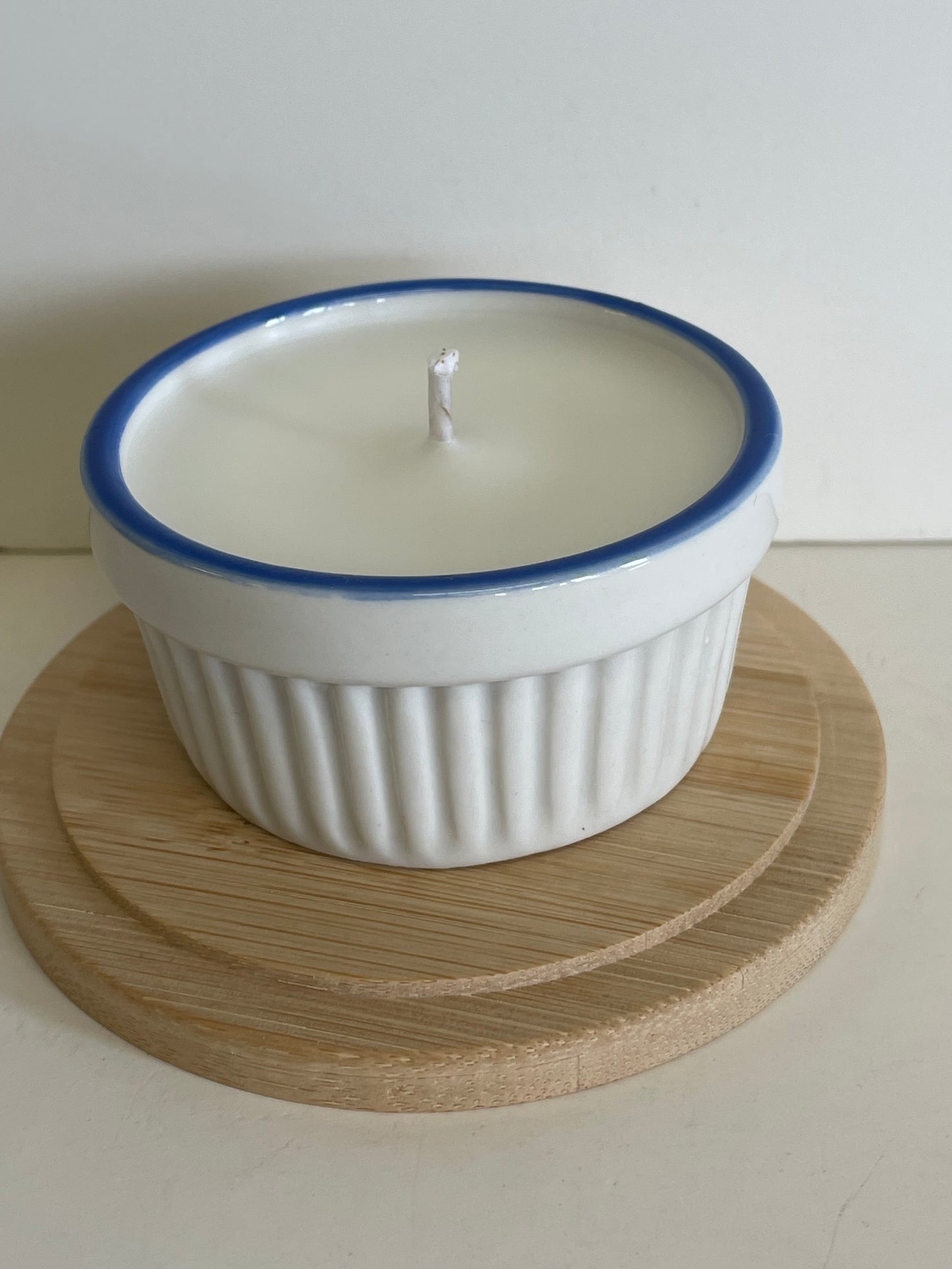 Velvet Candle - Whiskey, Cedarwood, Spiced Lavender